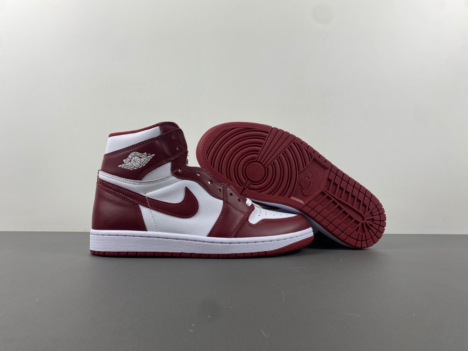 air jordan 1 high og team red dz5485-160