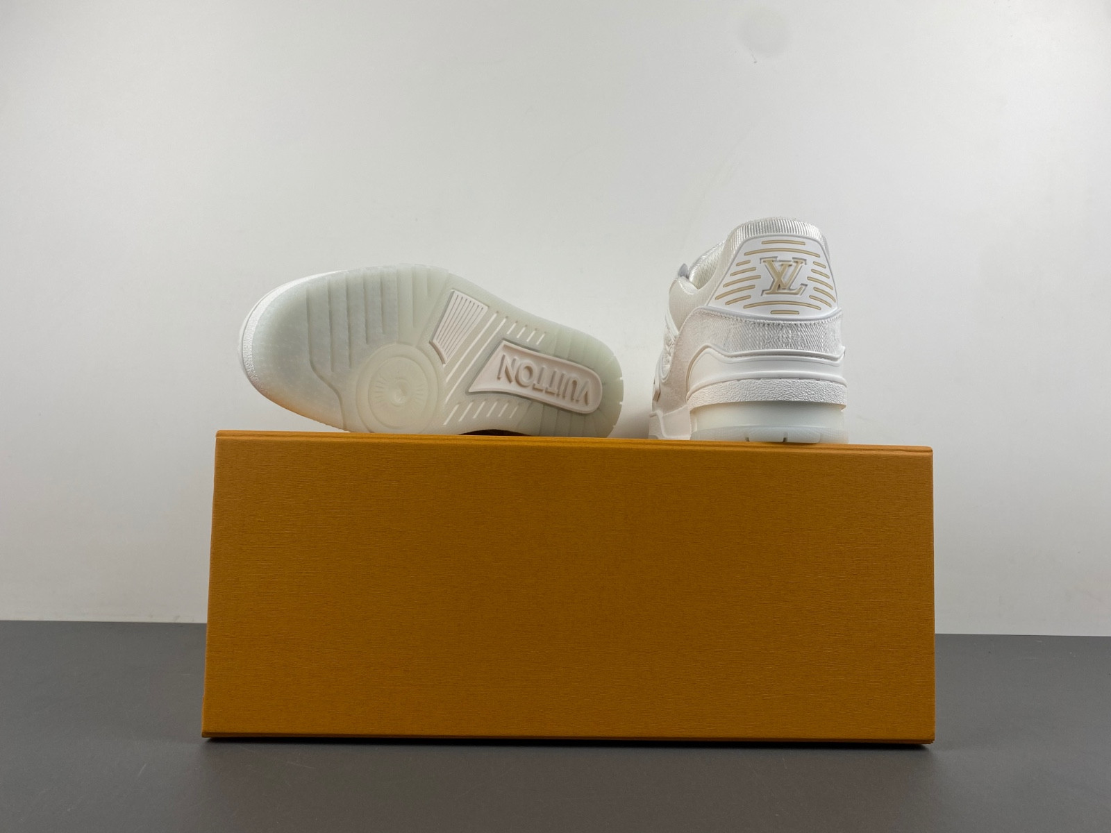 lwe sneaker