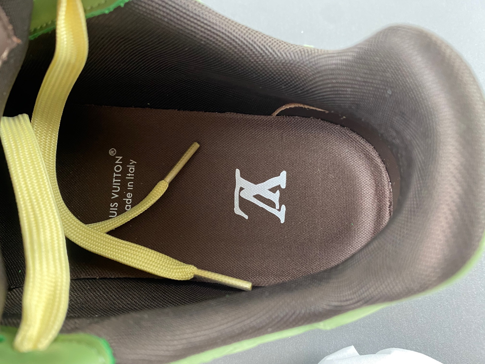 lwe sneaker
