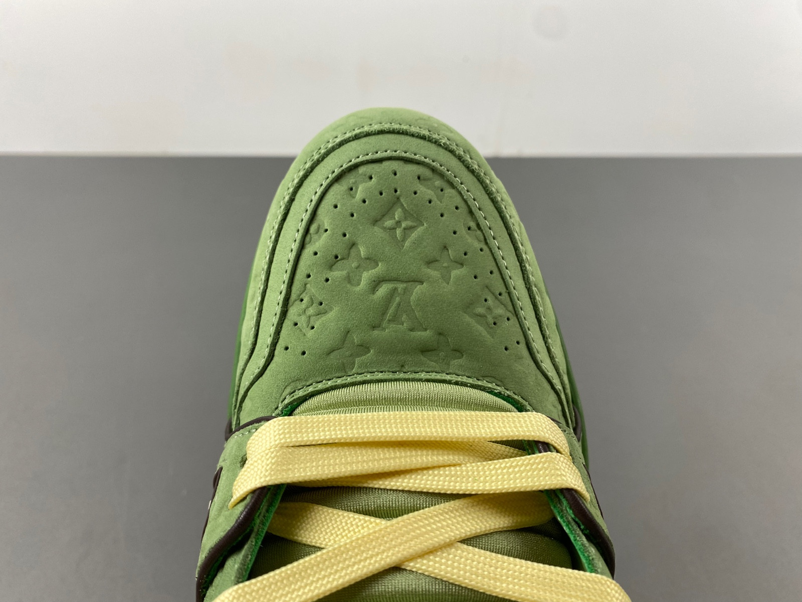 lwe sneaker