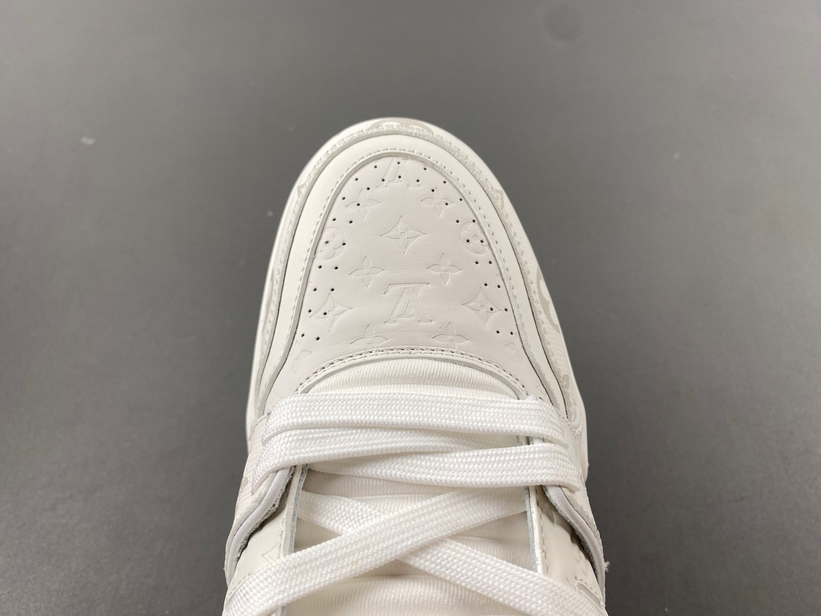 lwe sneaker