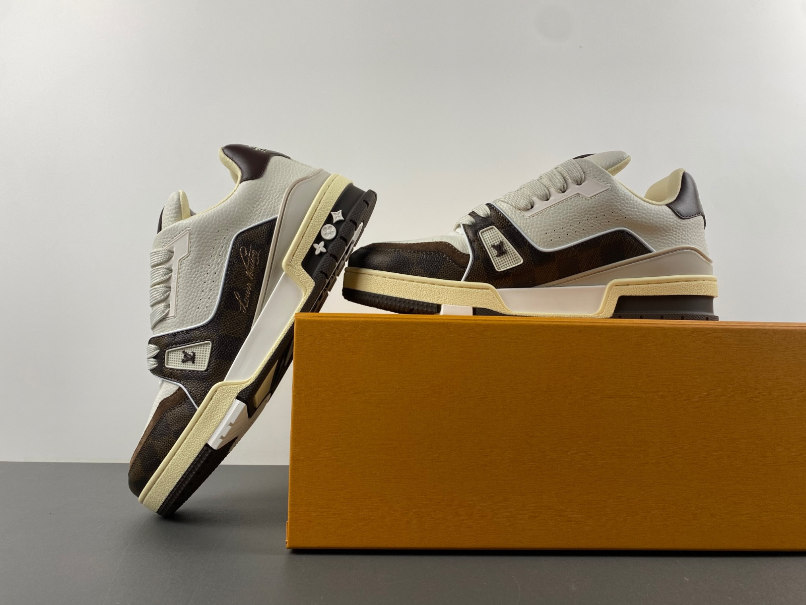 lwe sneaker