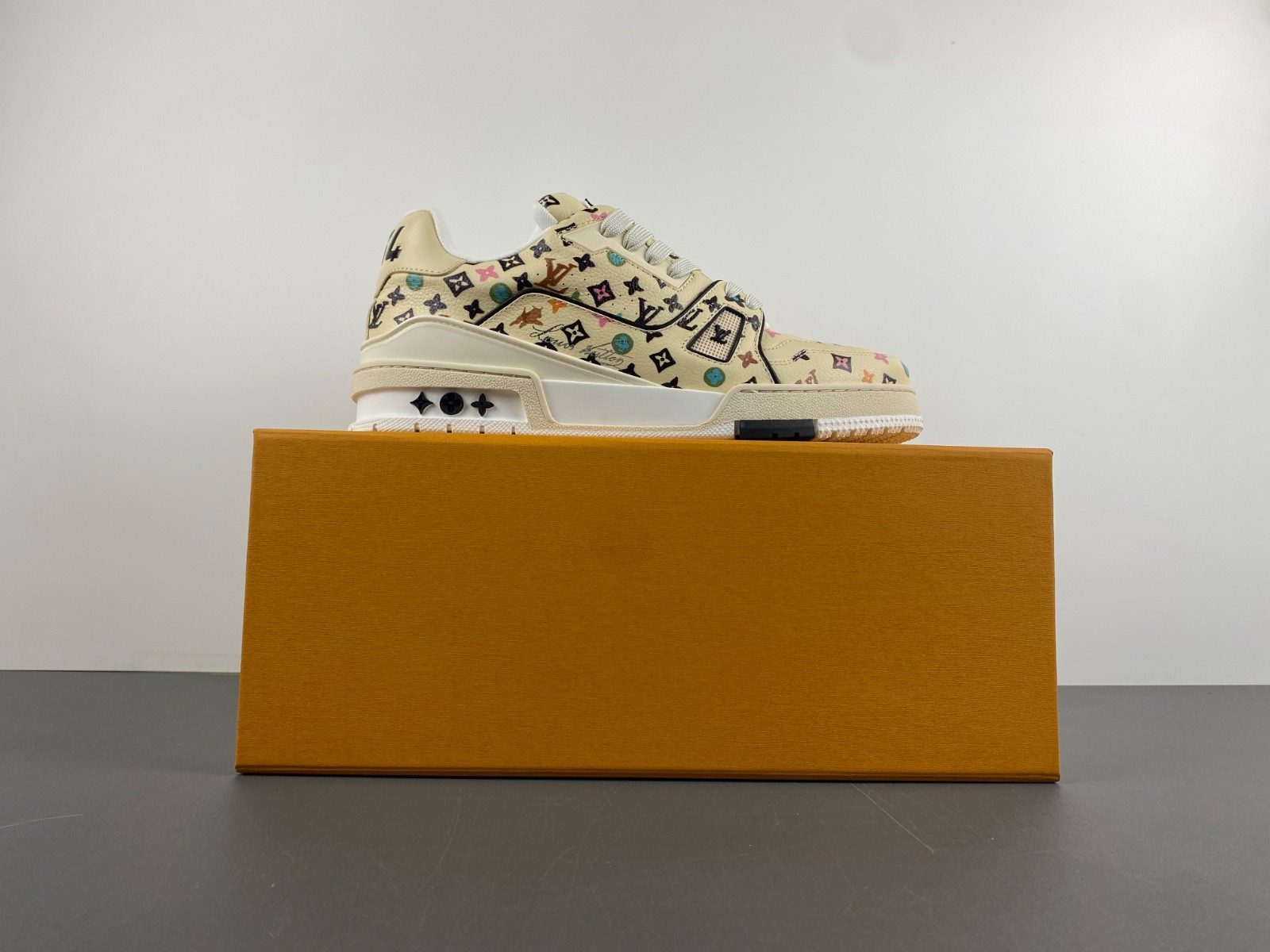 lwe sneaker