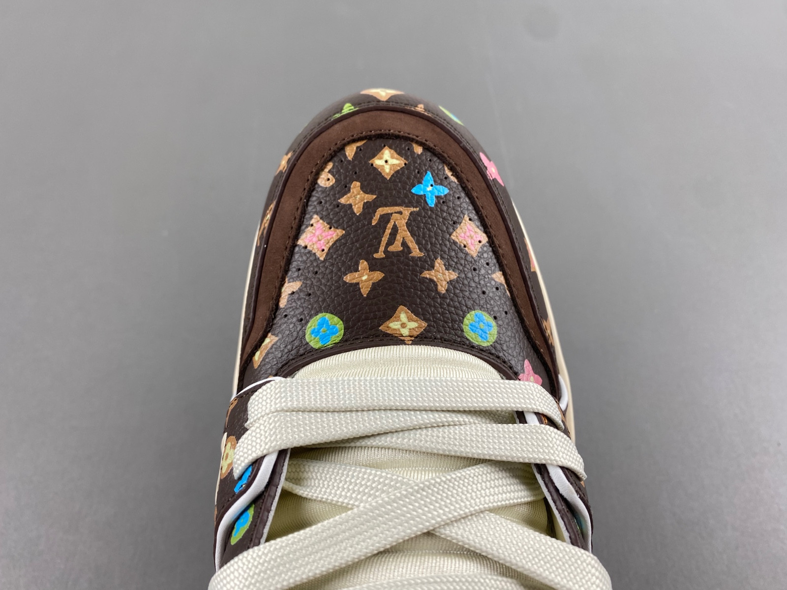 lwe sneaker