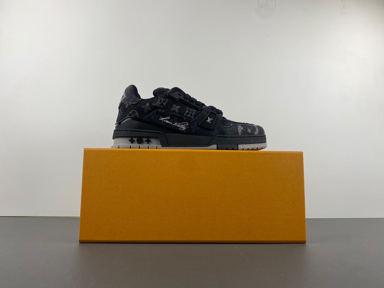 lwe sneaker