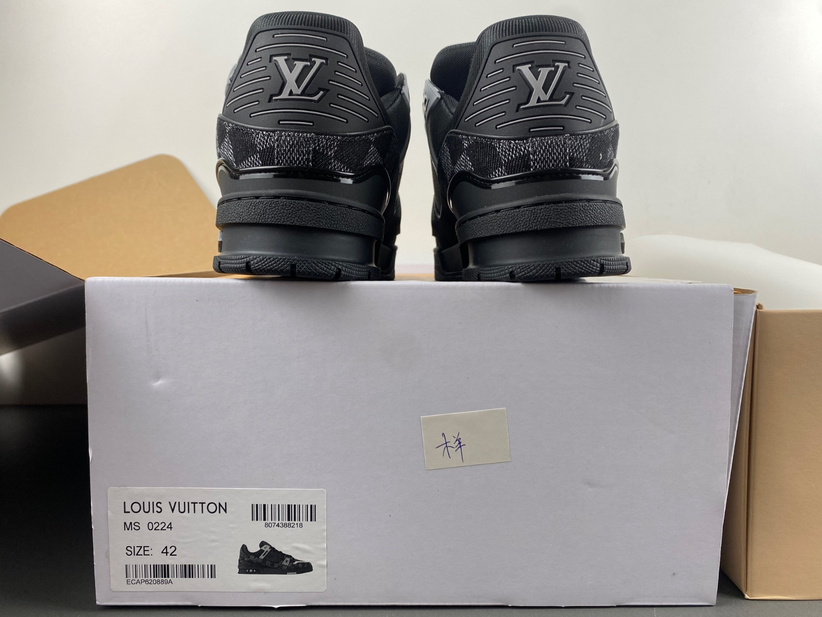 lwe sneaker