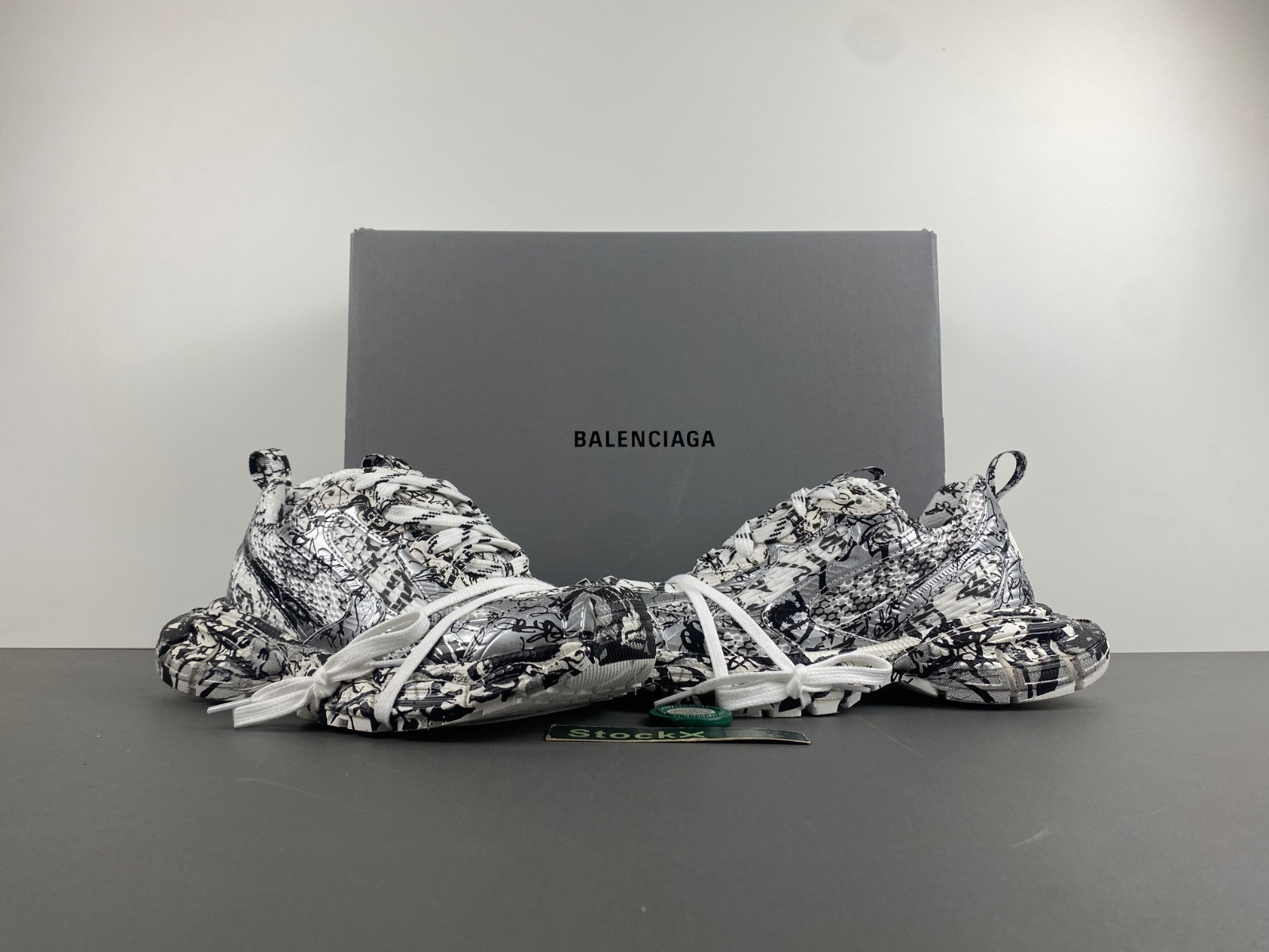 Ba*len*cia*ga 3xl extreme graffiti sneaker in white/black