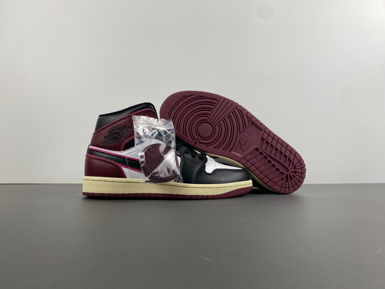 jordan 1 mid se bordeaux (women