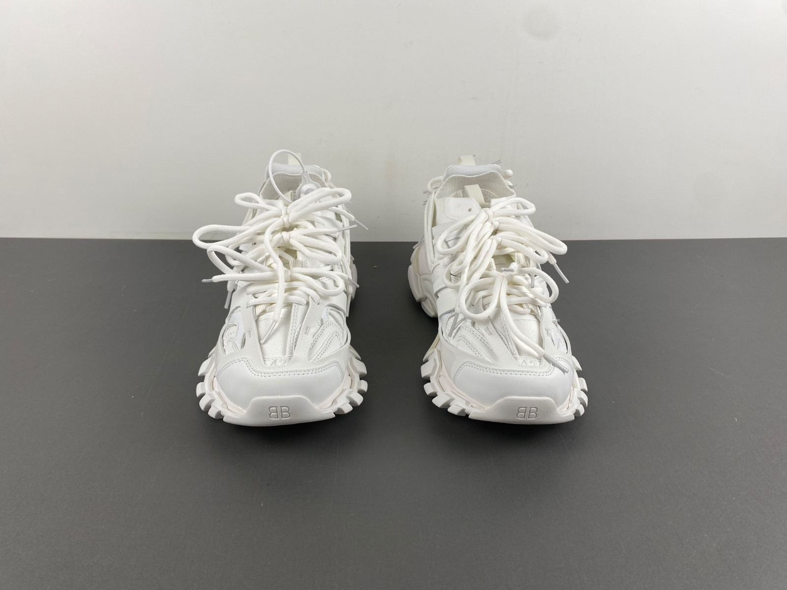 Ba*len*cia*ga white sport shoes 