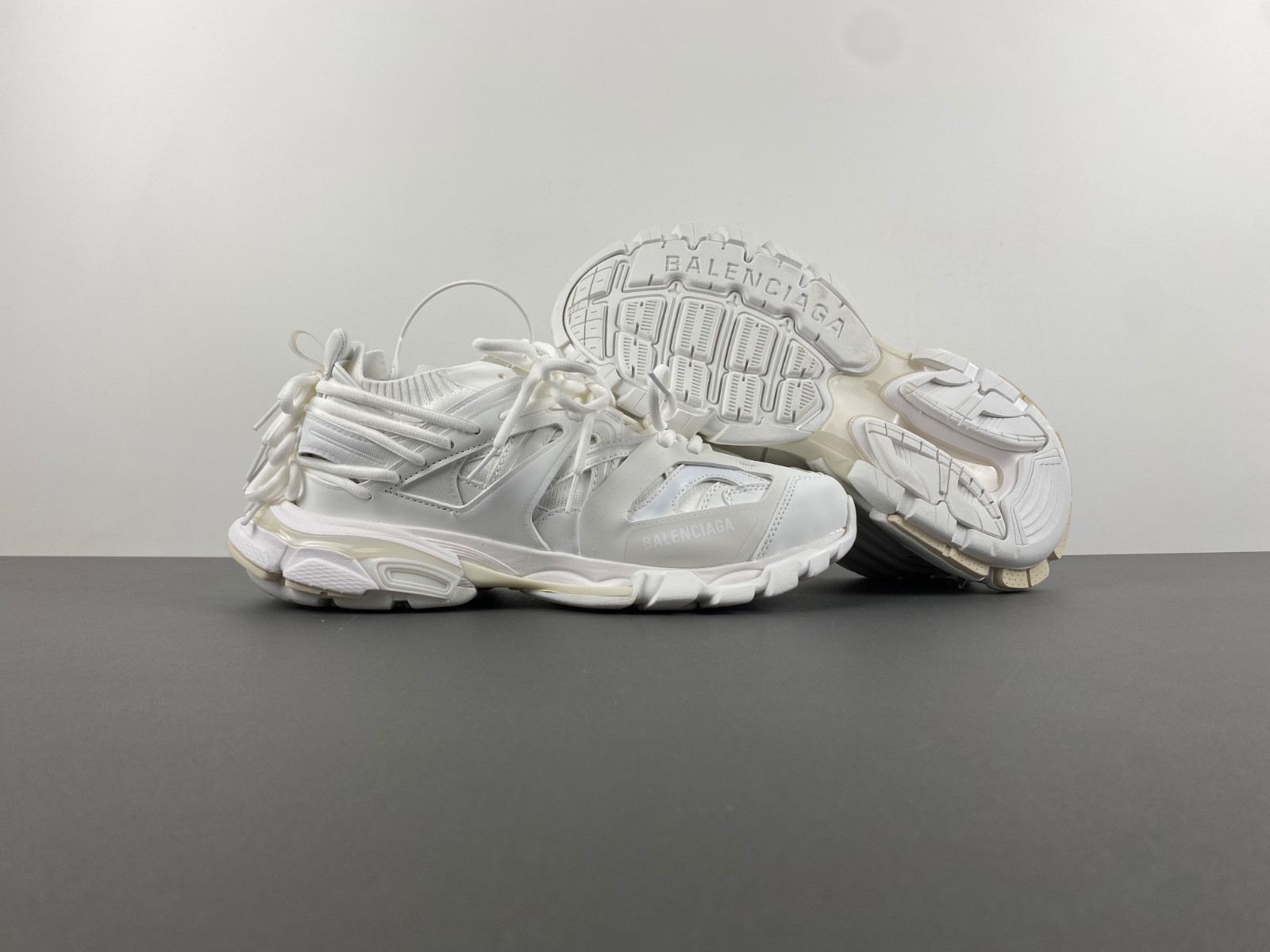 Ba*len*cia*ga white sport shoes 