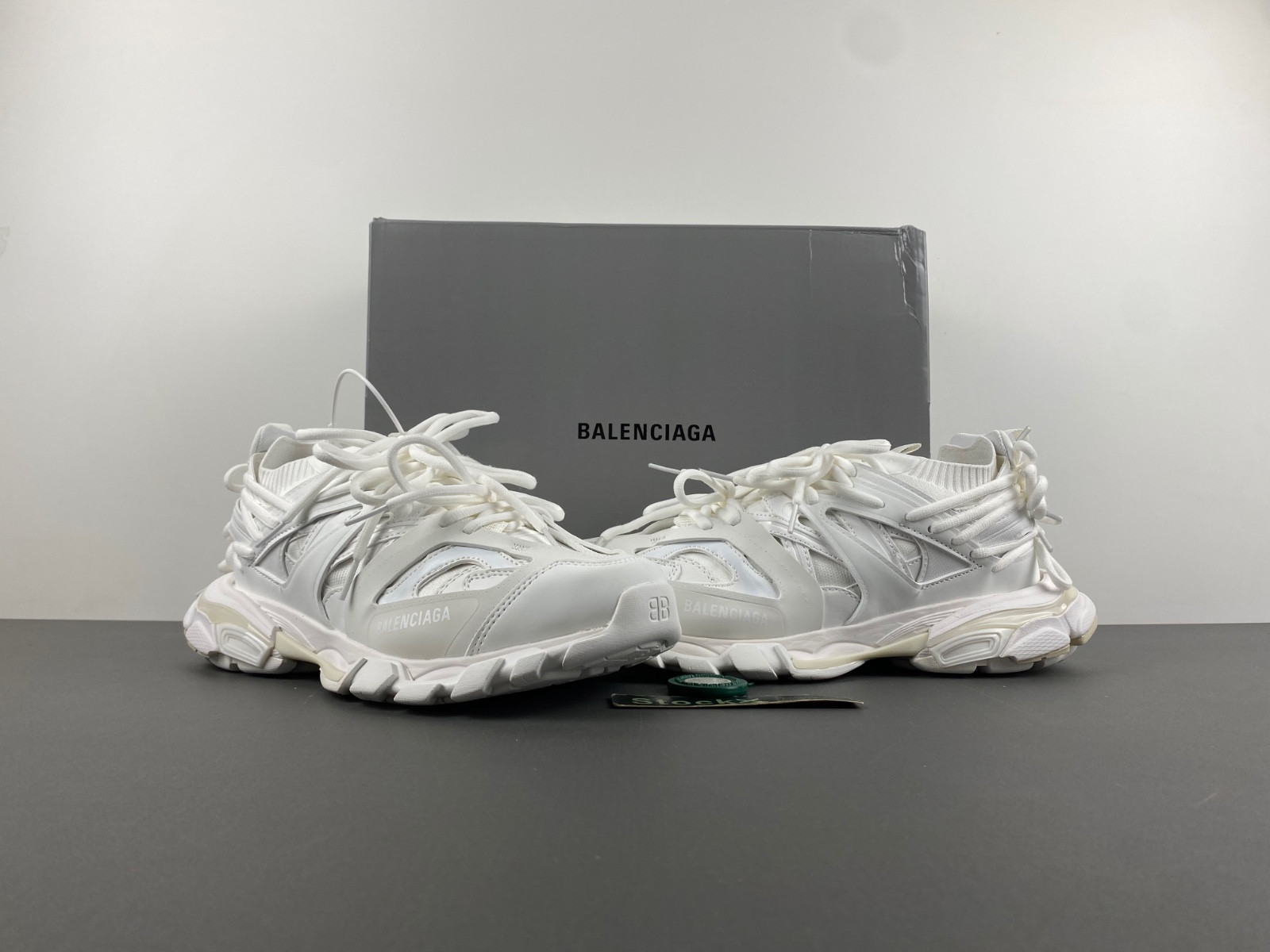 Ba*len*cia*ga white sport shoes 