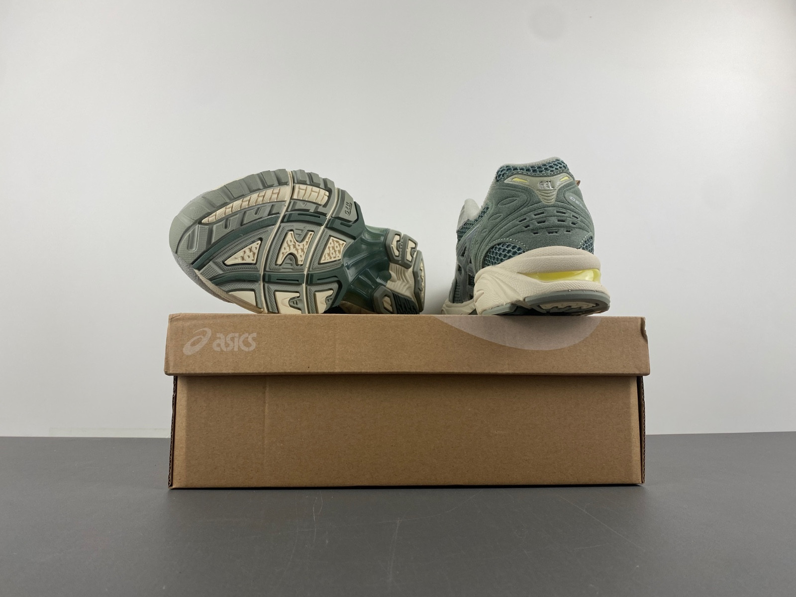 As*ic*s gel kayano 14 
