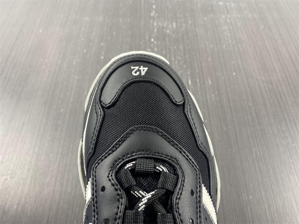 Ba*len*cia*ga triple s