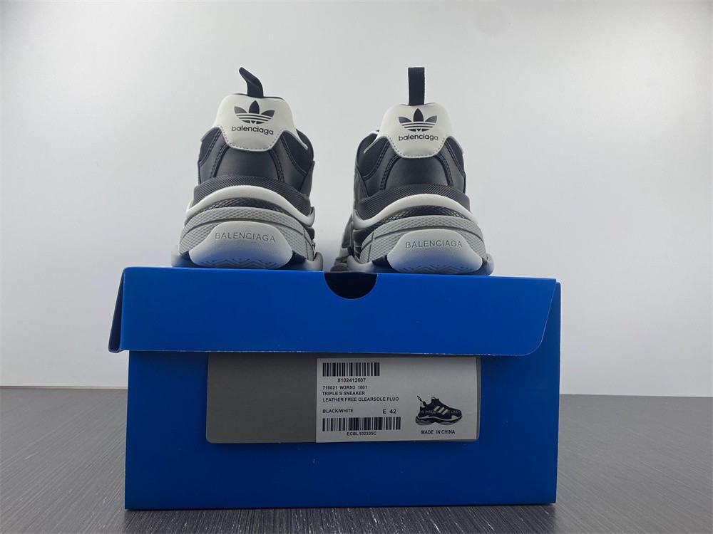 Ba*len*cia*ga triple s