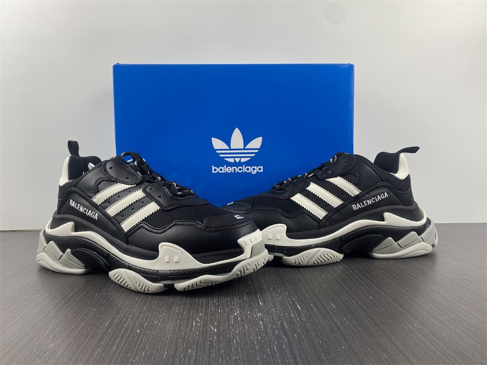 Ba*len*cia*ga triple s