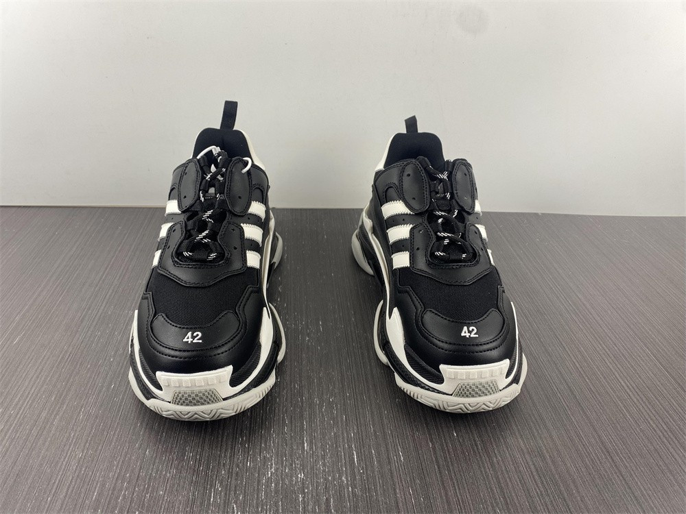Ba*len*cia*ga triple s