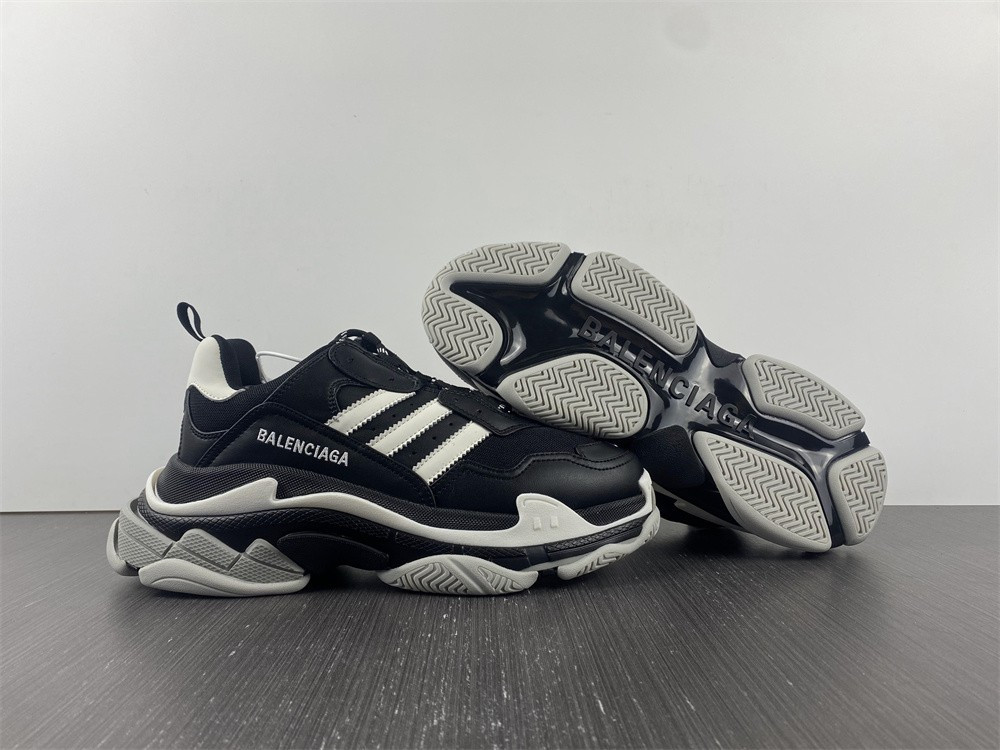Ba*len*cia*ga triple s