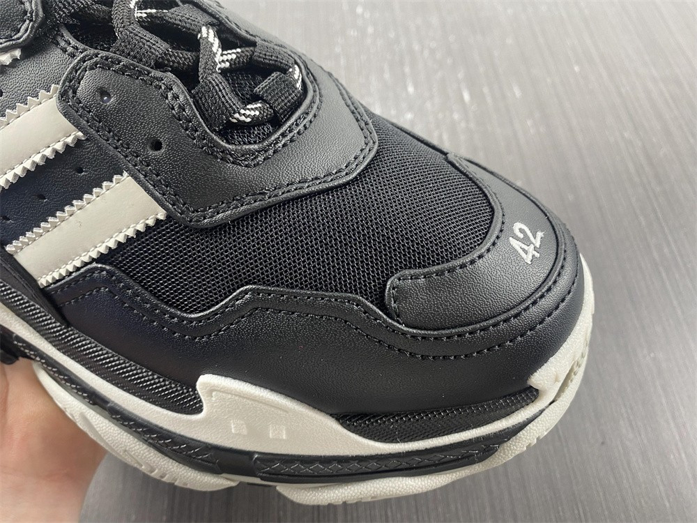 Ba*len*cia*ga triple s