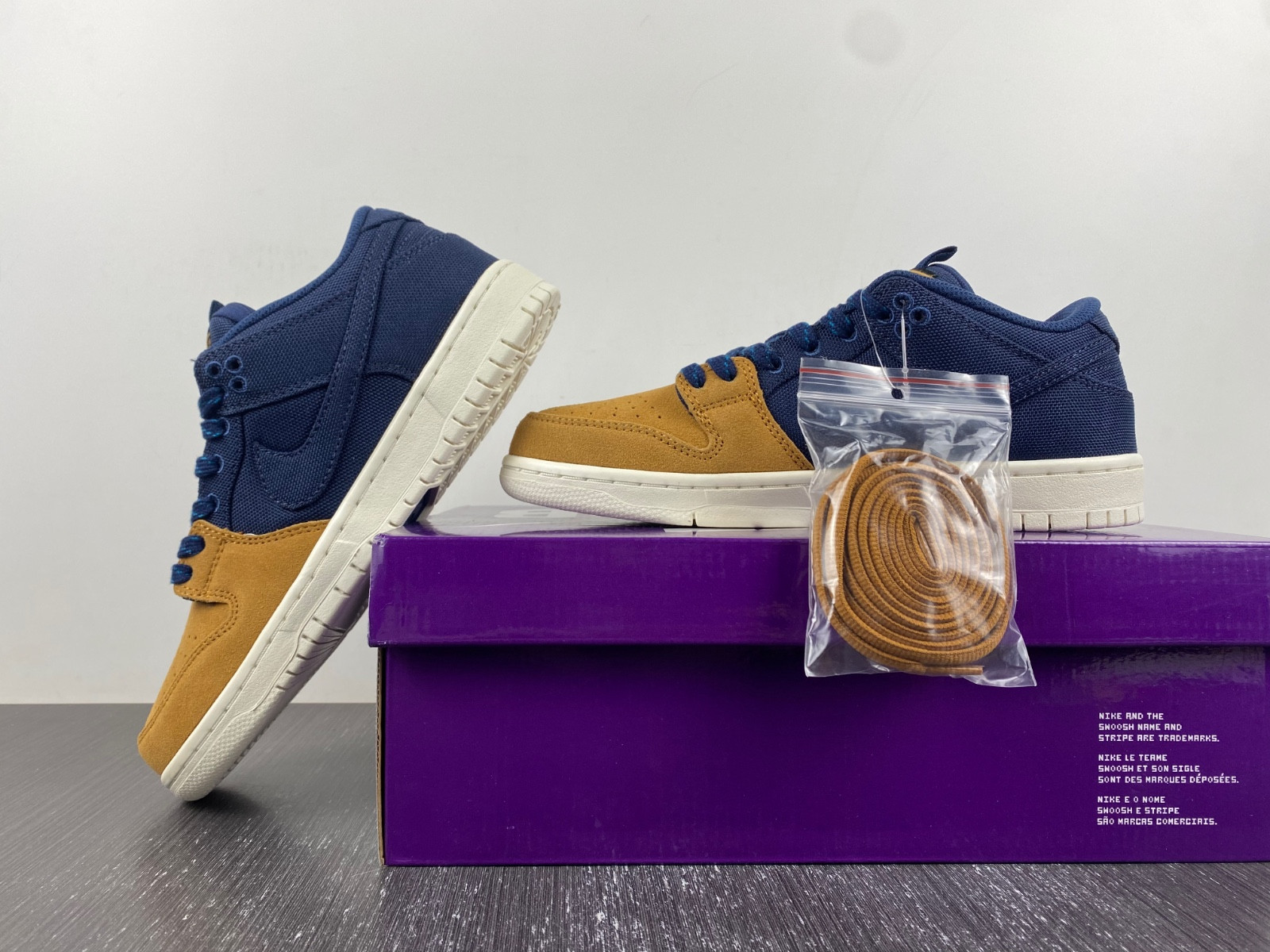 nike sb dunk low "midnight navy/ochre" dx6775-400