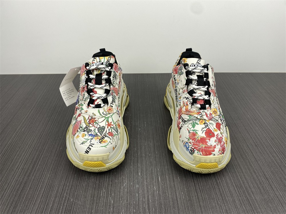Ba*len*cia*ga triple s