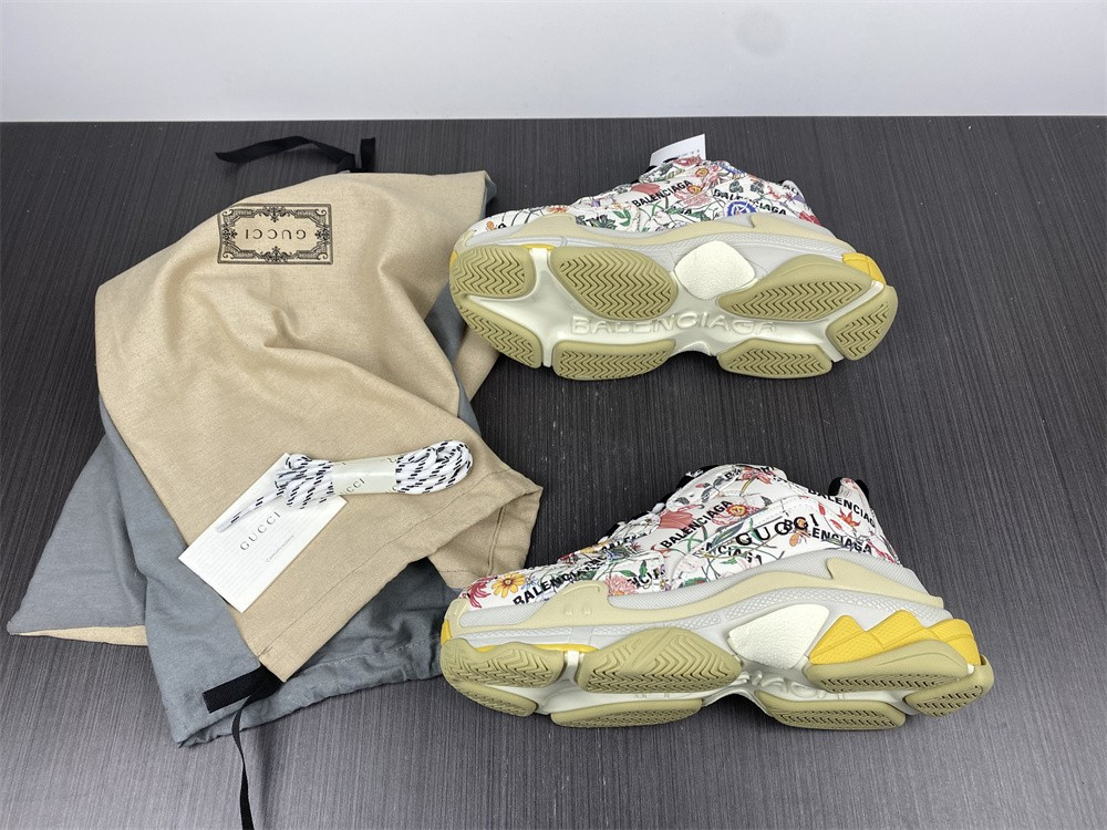 Ba*len*cia*ga triple s