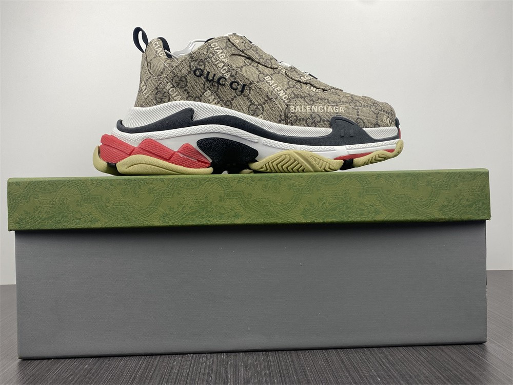 Ba*len*cia*ga triple s g*u*i sneaker