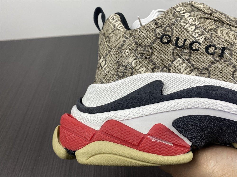 Ba*len*cia*ga triple s g*u*i sneaker