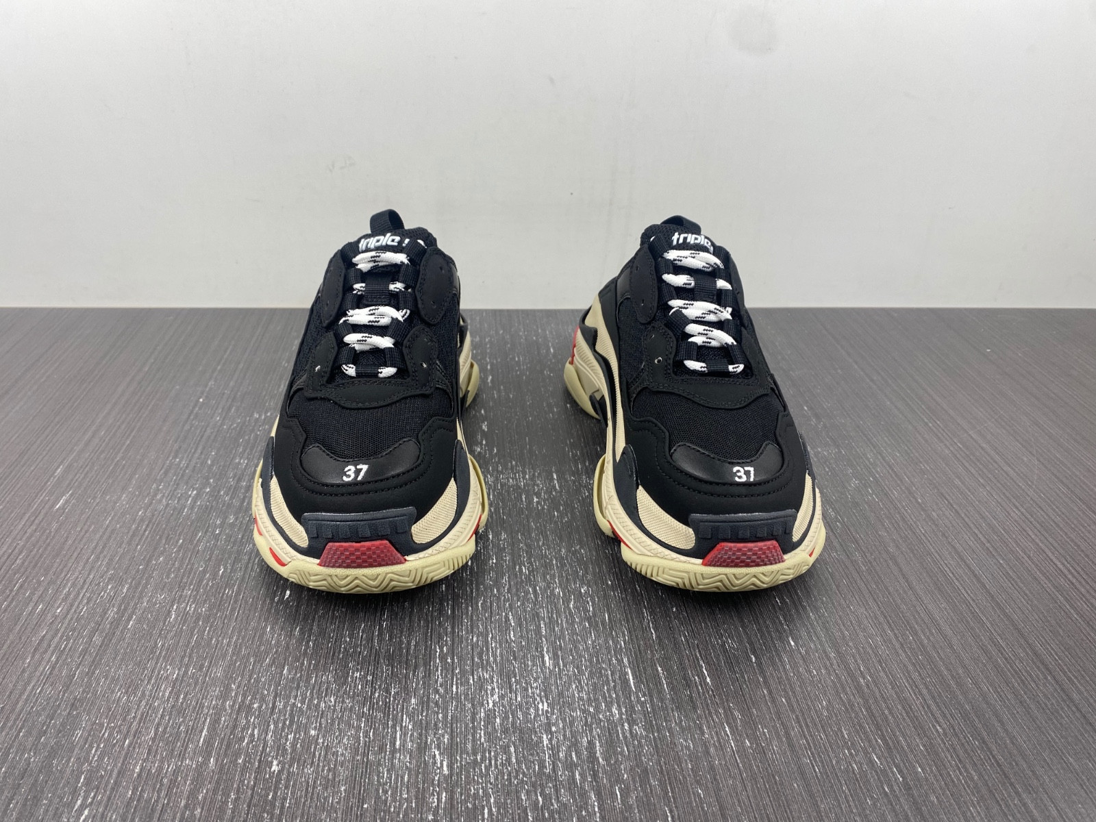 Ba*len*cia*ga triple s