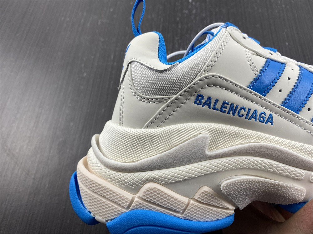 Ba*len*cia*ga triple s