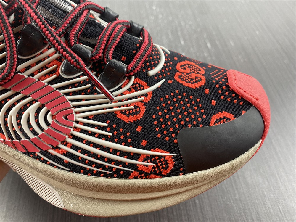 guci sneaker