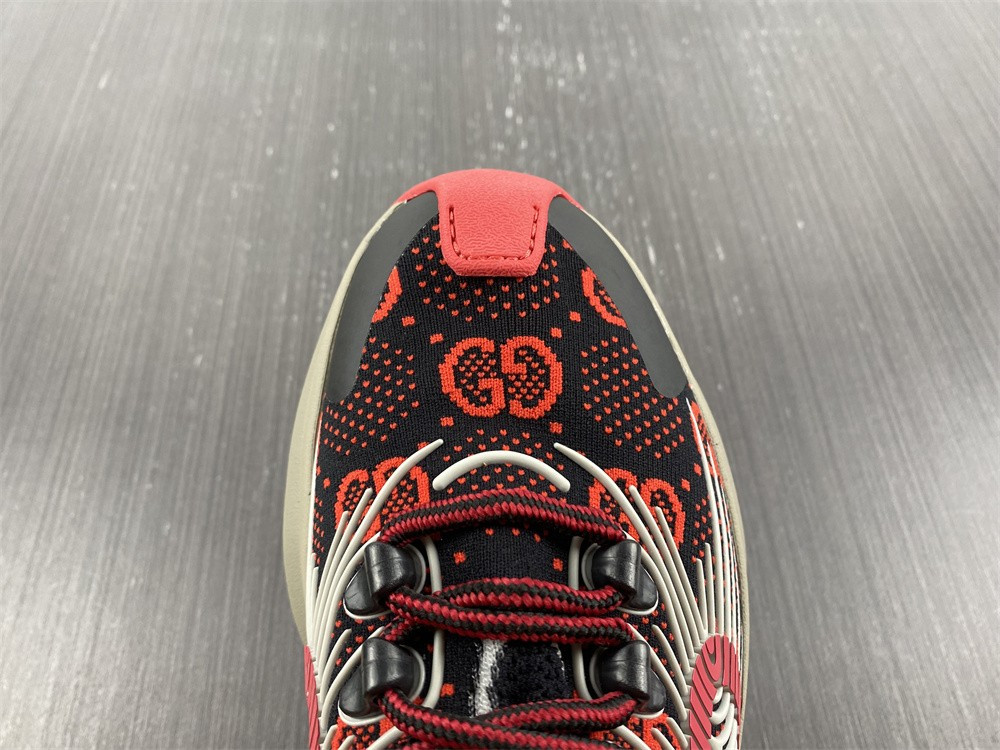 guci sneaker