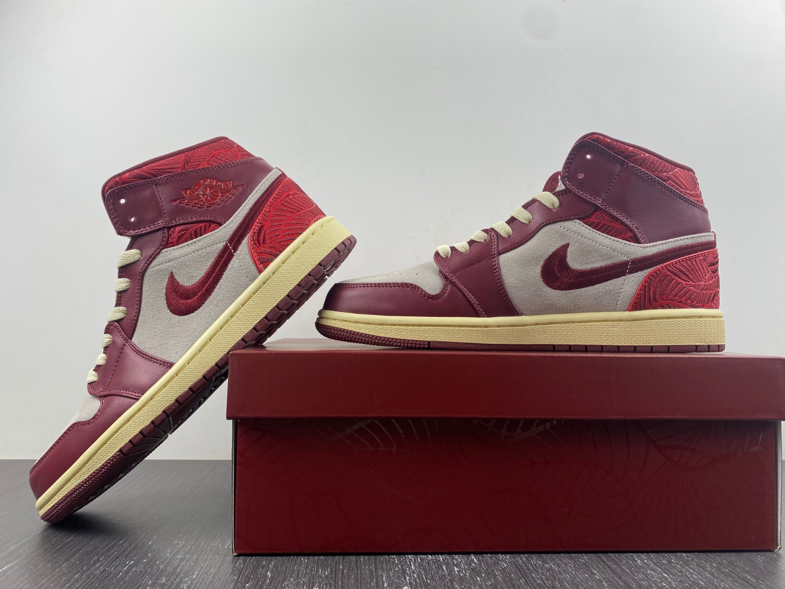 air jordan 1 mid "tiki leaf" dz2820-601