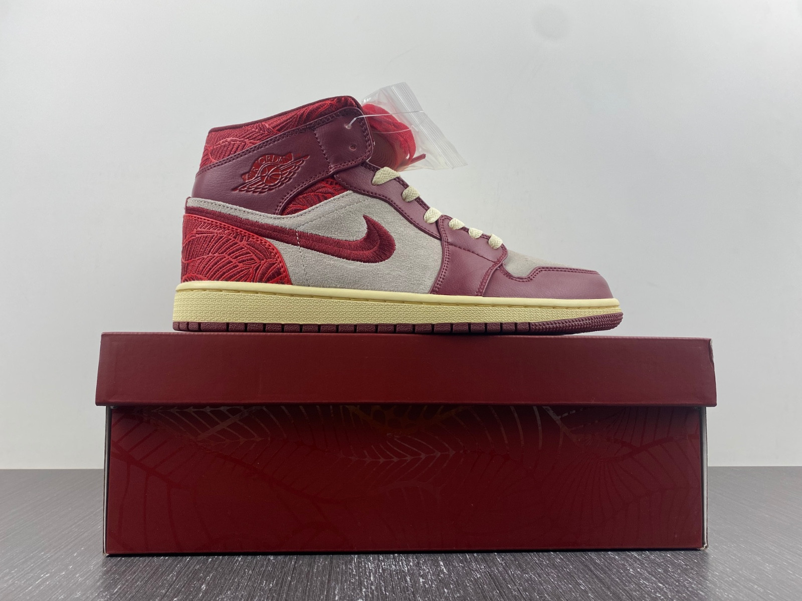 air jordan 1 mid "tiki leaf" dz2820-601