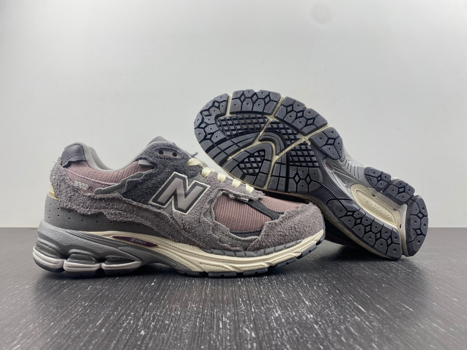 new balance 2002r "protection pack" - m2002rdy
