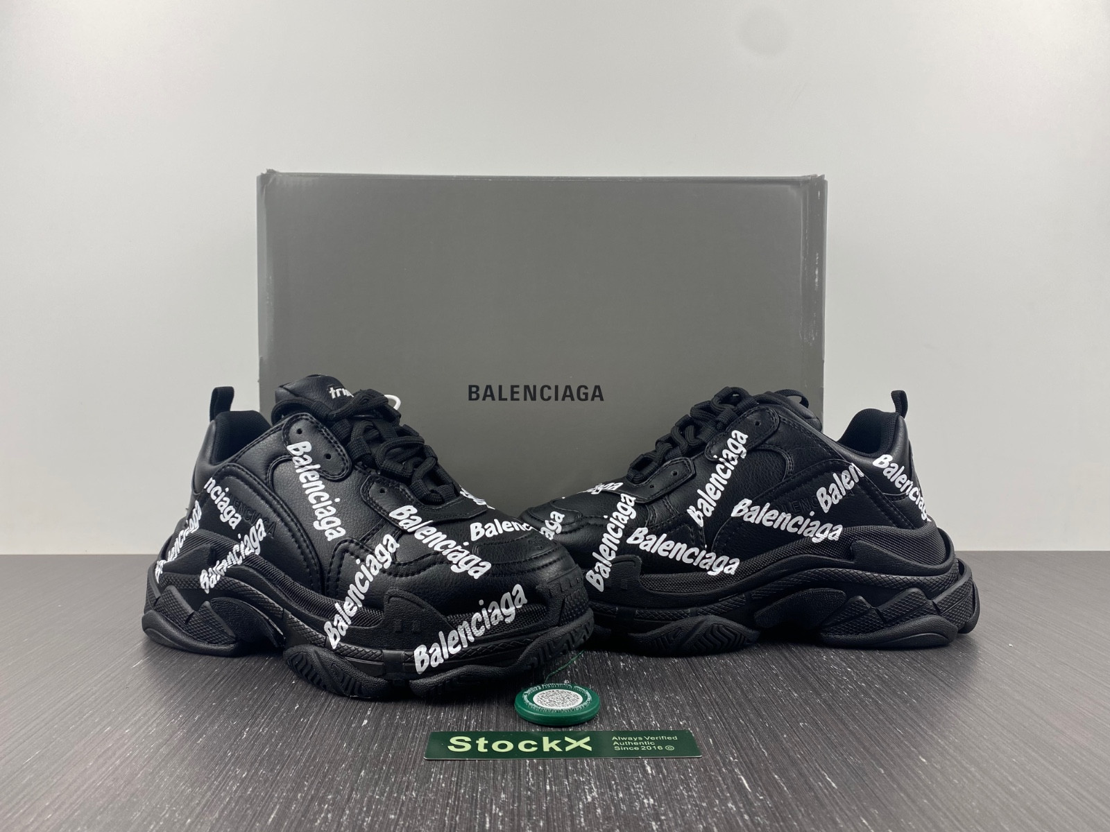Ba*len*cia*ga triple s