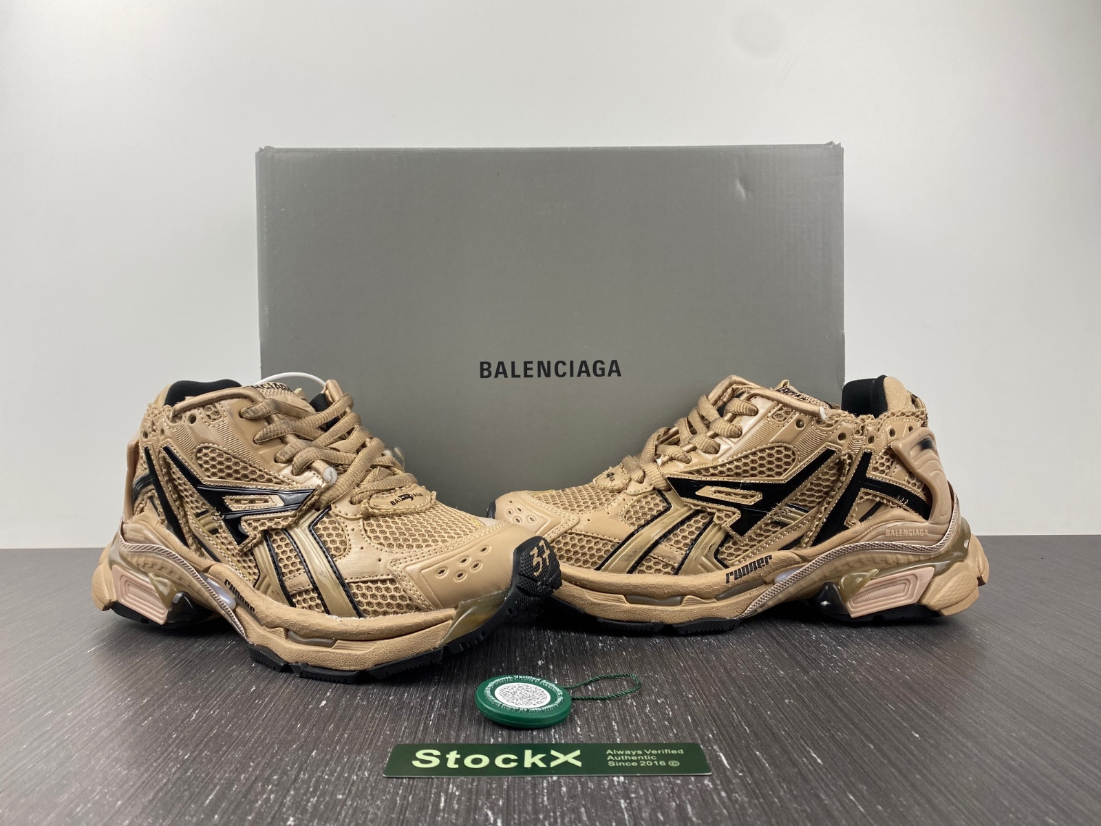Ba*len*cia*ga runner sneaker