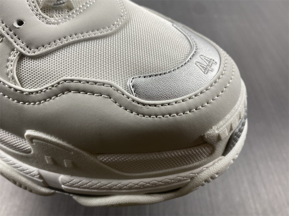 Ba*len*cia*ga triple s
