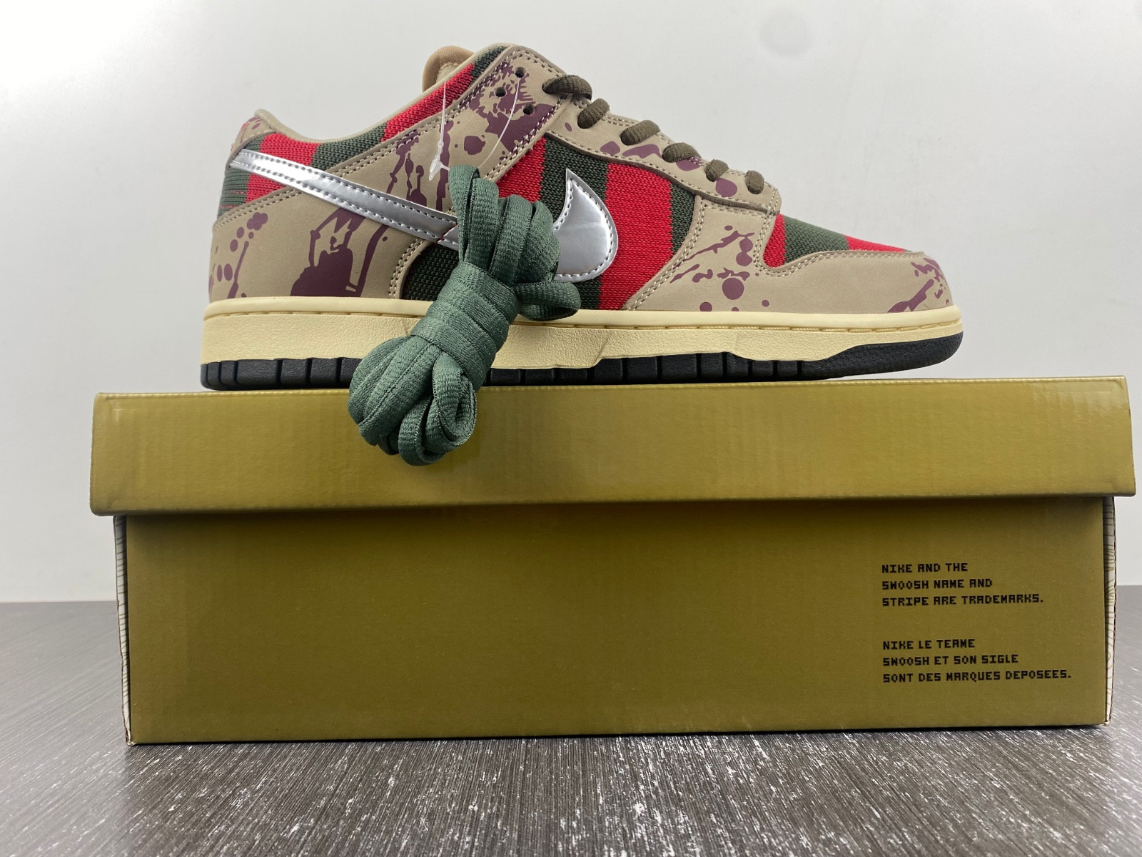 nike dunk sb low freddy krueger - 313170-202