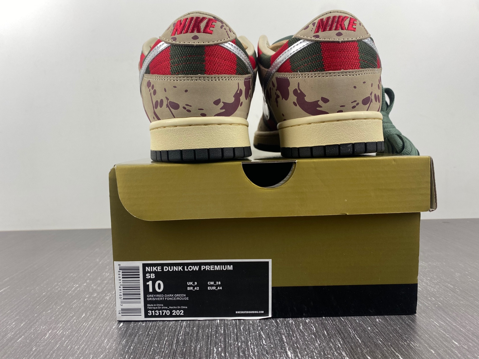 nike dunk sb low freddy krueger - 313170-202