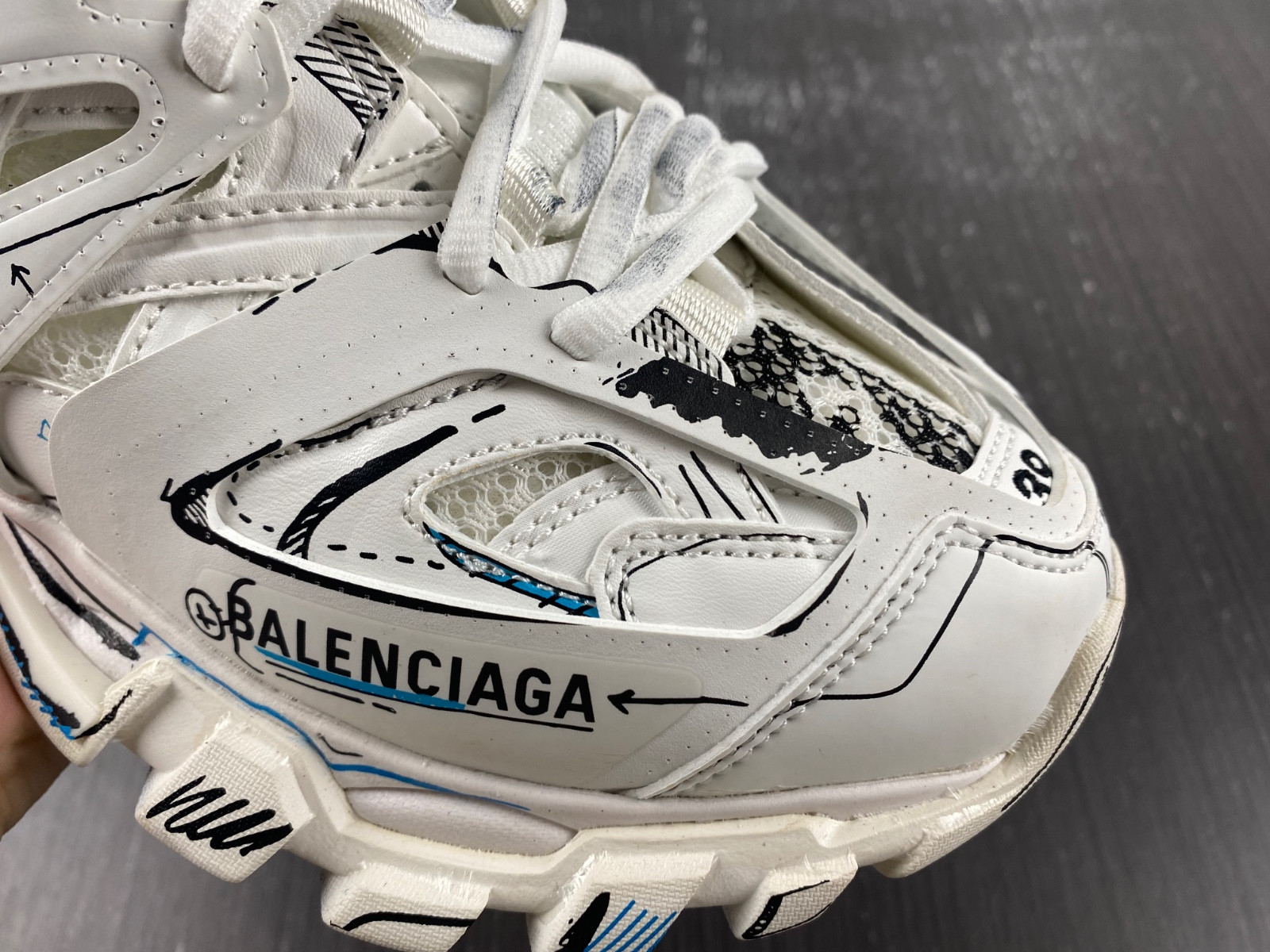 Ba*len*cia*ga track mule