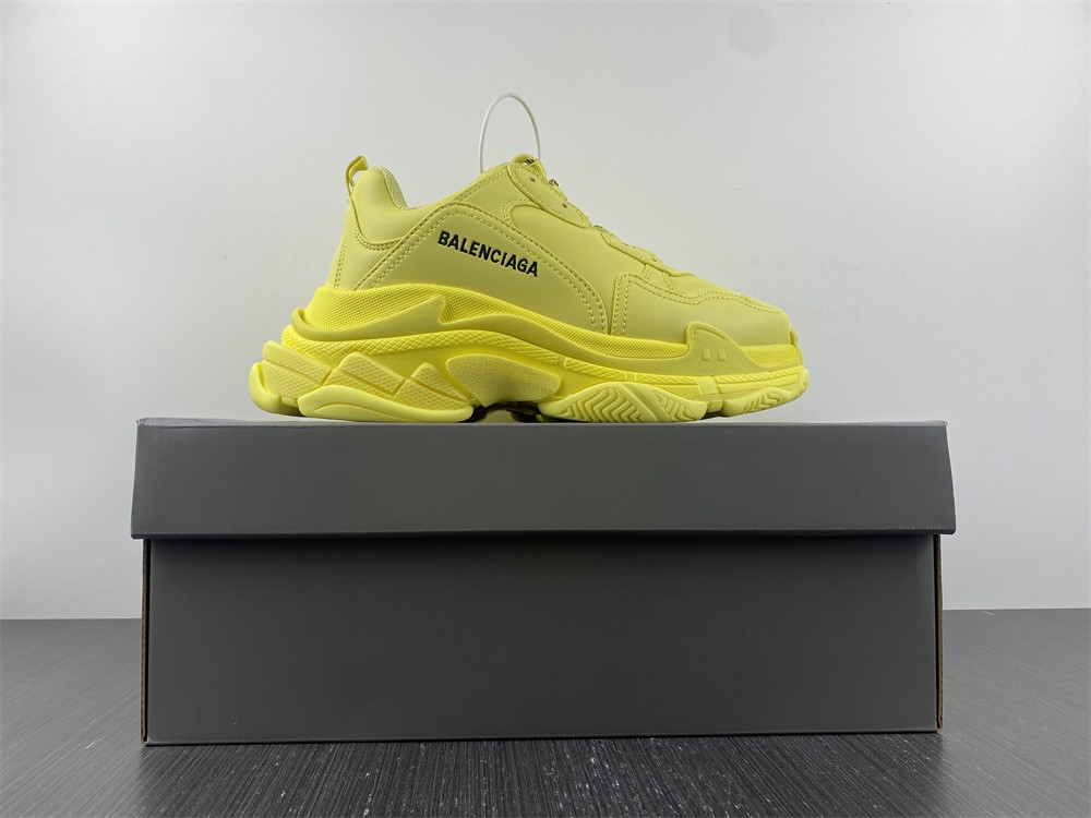 Ba*len*cia*ga triple s