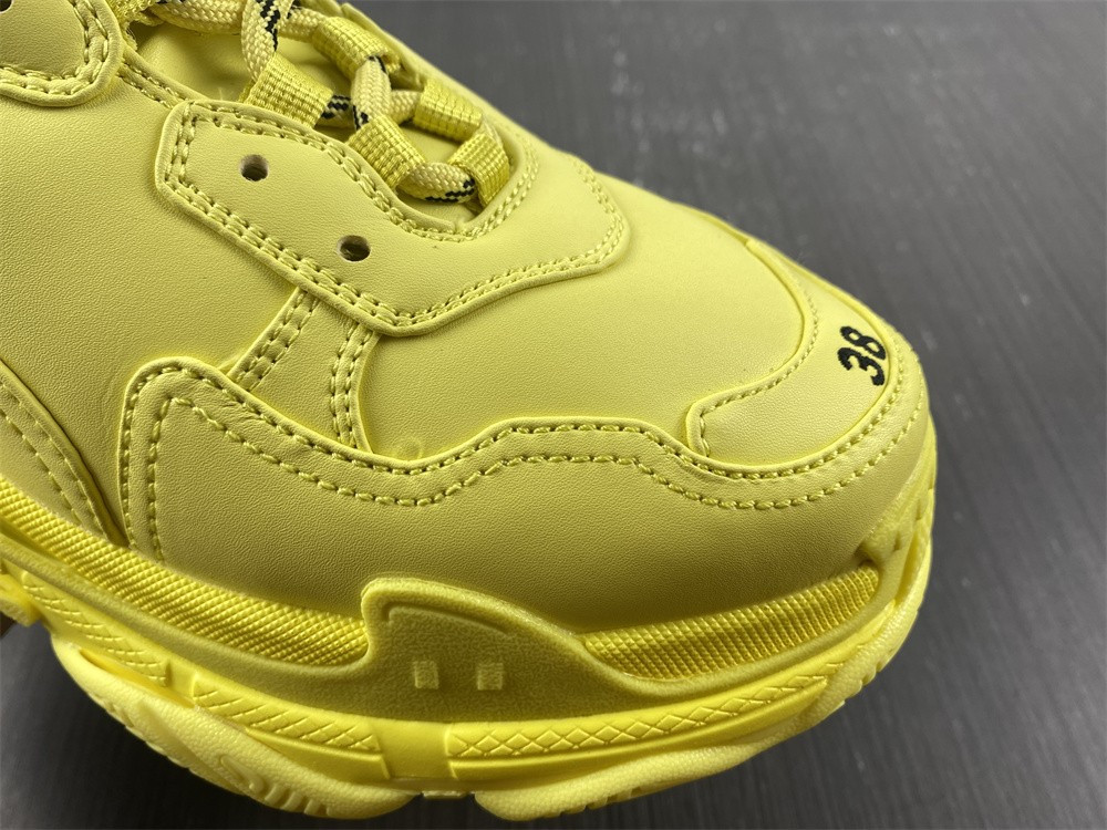 Ba*len*cia*ga triple s
