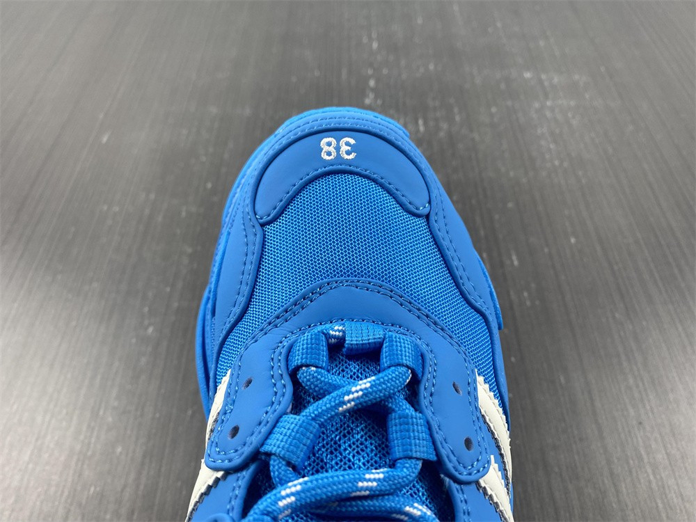 Ba*len*cia*ga triple s