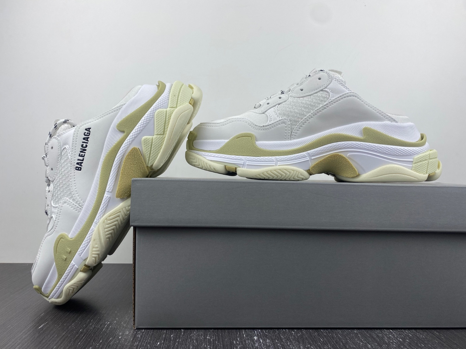 Ba*len*cia*ga triple s