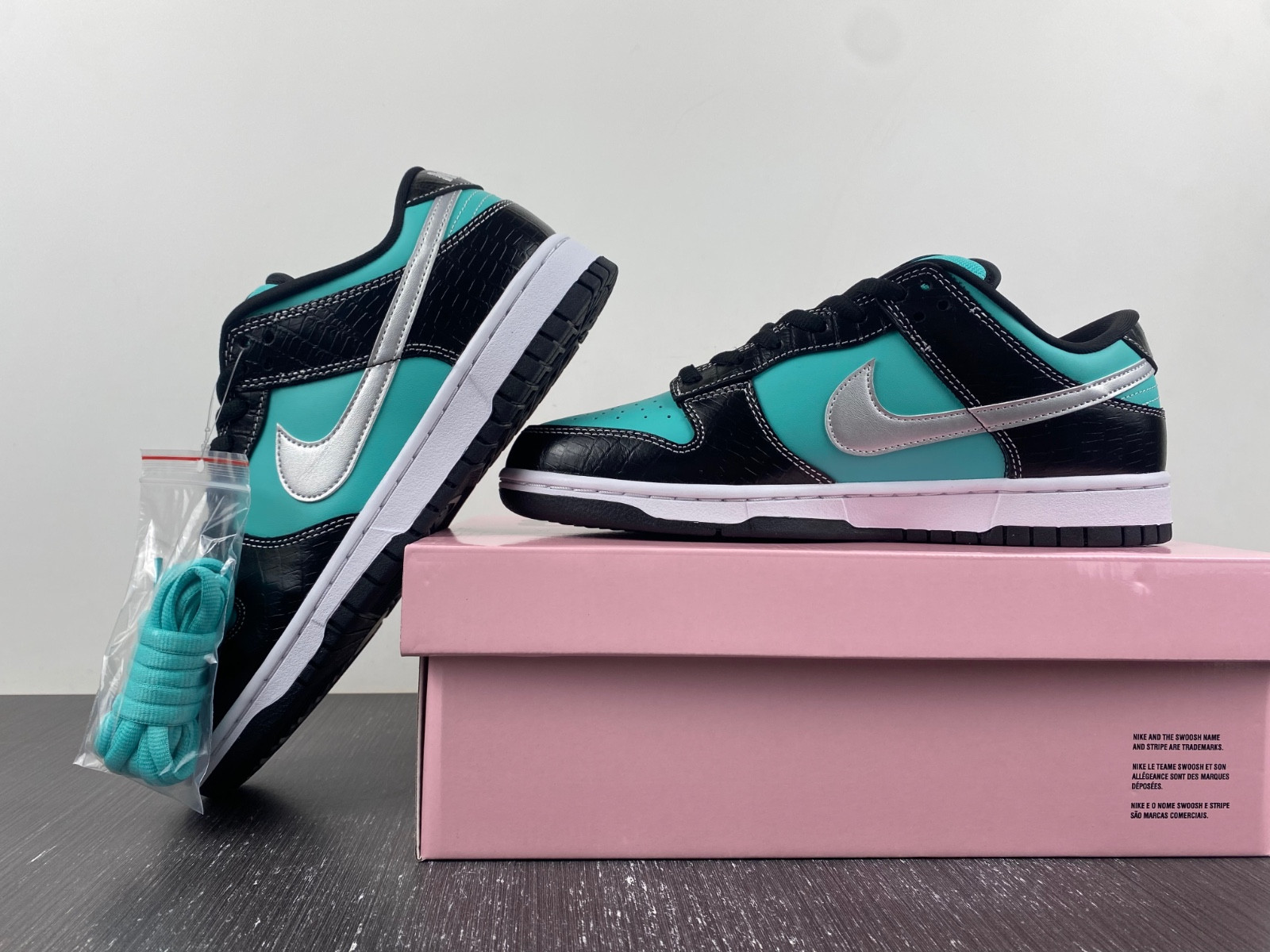 nike dunk sb low diamond supply co. "T*f*ny" 304292-402