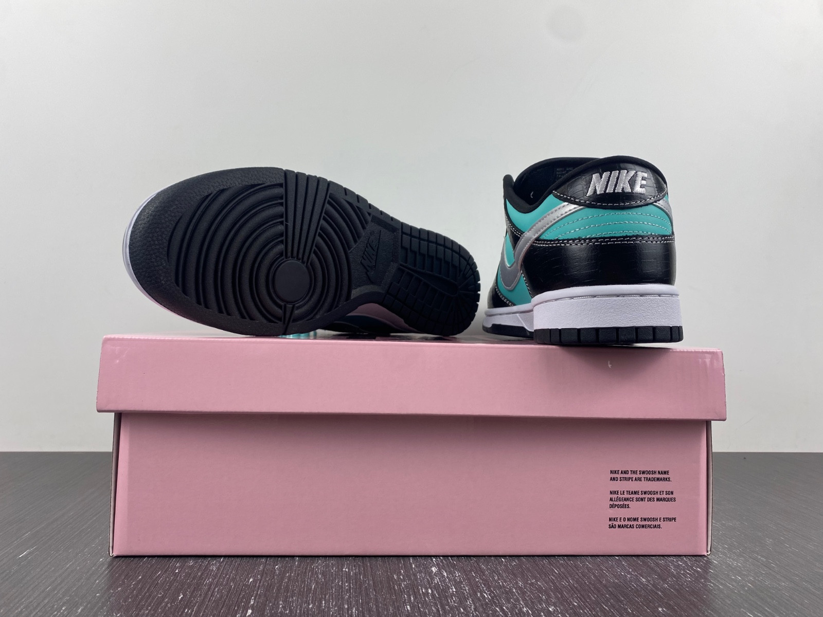 nike dunk sb low diamond supply co. "T*f*ny" 304292-402
