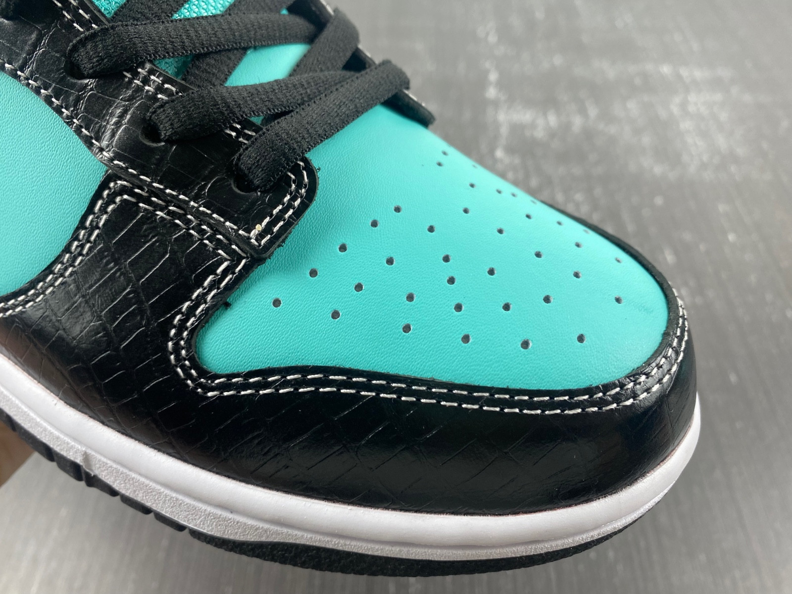 nike dunk sb low diamond supply co. "T*f*ny" 304292-402