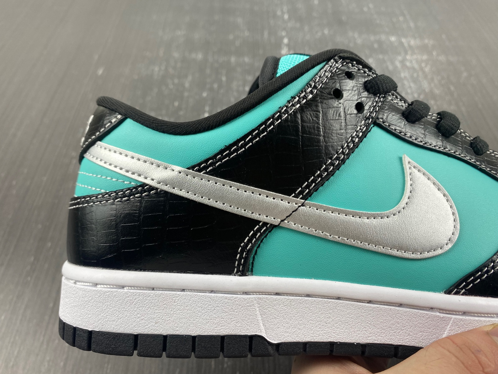 nike dunk sb low diamond supply co. "T*f*ny" 304292-402