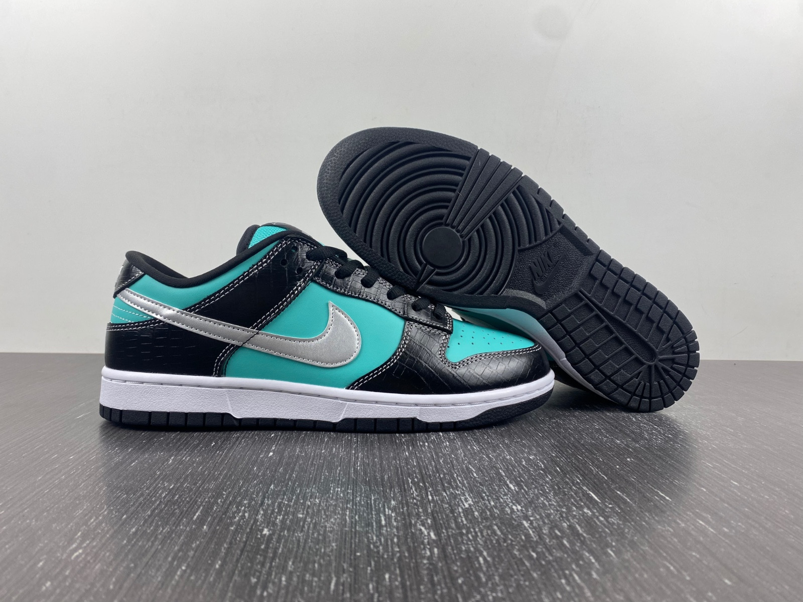 nike dunk sb low diamond supply co. "T*f*ny" 304292-402