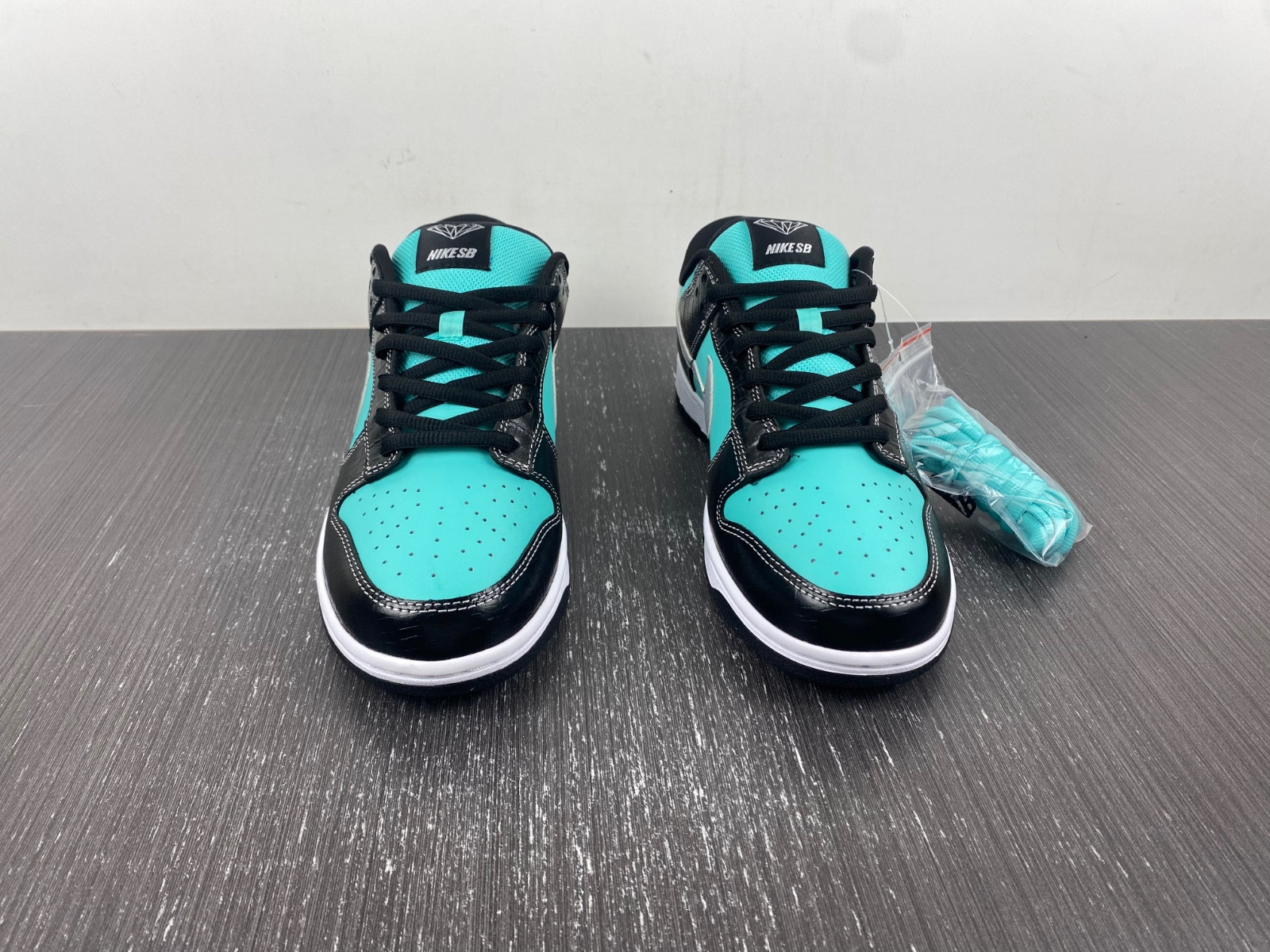 nike dunk sb low diamond supply co. "T*f*ny" 304292-402